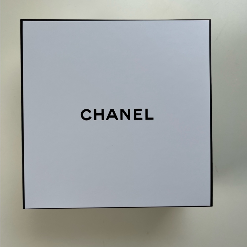 NEW Chanel Gift Box in Black & White for Handbags or Sunglasses and Jewelry - Picture 7 of 17